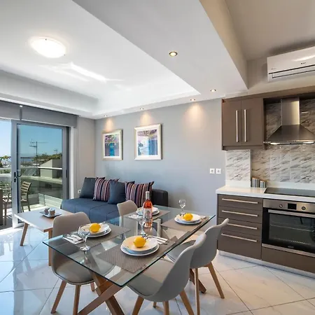 Sunshine Family * Hriszí Aktí Haniá