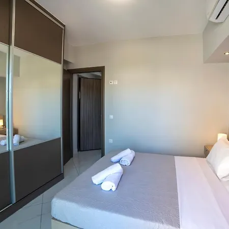 Sunshine Family * Hriszí Aktí Haniá